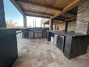 Property grounds - Spacious 5 bed/5 bath house at Superstition Mountains. Hiking. Pool. Spa. Views! (Apache Junction)