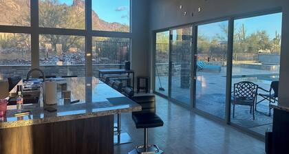 Spacious 5 bed/5 bath house at Superstition Mountains. Hiking. Pool. Spa. Views!