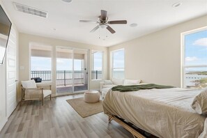 4 bedrooms, iron/ironing board, WiFi, bed sheets - Beautiful Oasis on the Bay! Gorgeous Views, Great Fishing and Pool Access! (Palacios)