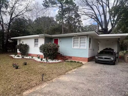 Charming 3-bedroom cottage with WiFi, AC nears parks and shopping