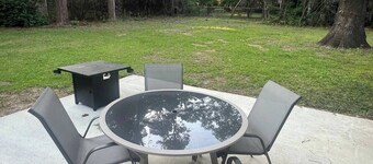 Charming 3-bedroom cottage with WiFi, AC nears parks and shopping