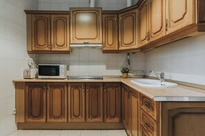 Fridge, microwave, stovetop, coffee/tea maker - Casa Noble Malaga Center (Málaga)