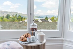 Dining - Location, views, parking (Bowness-on-Windermere)