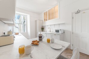 Fridge, microwave, oven, stovetop - Location, views, parking (Bowness-on-Windermere)