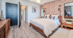 1 bedroom, iron/ironing board, WiFi, bed sheets - Charming 2 Bed Apartment (Cambridge)