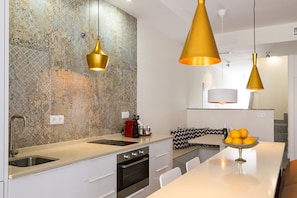 Fridge, microwave, oven, stovetop