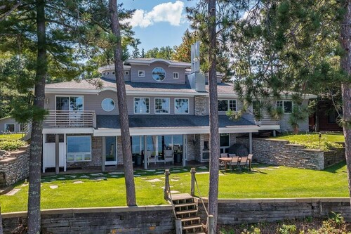 Gull Lake Luxury, 4-BR house with all the amenities you could ever want or need!