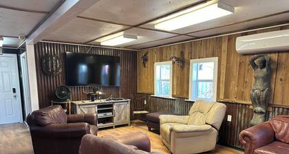 Sausalito South- Spacious, Comfortable, and Clean Houseboat