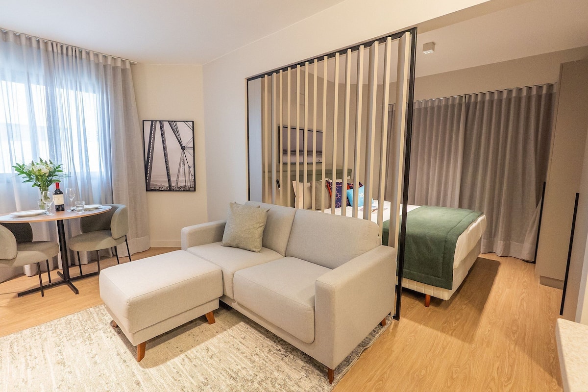 1 bedroom, individually decorated, desk, laptop workspace