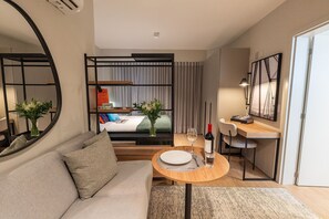 1 bedroom, individually decorated, desk, laptop workspace