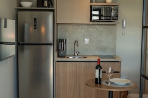 Coffee/tea maker, dining tables