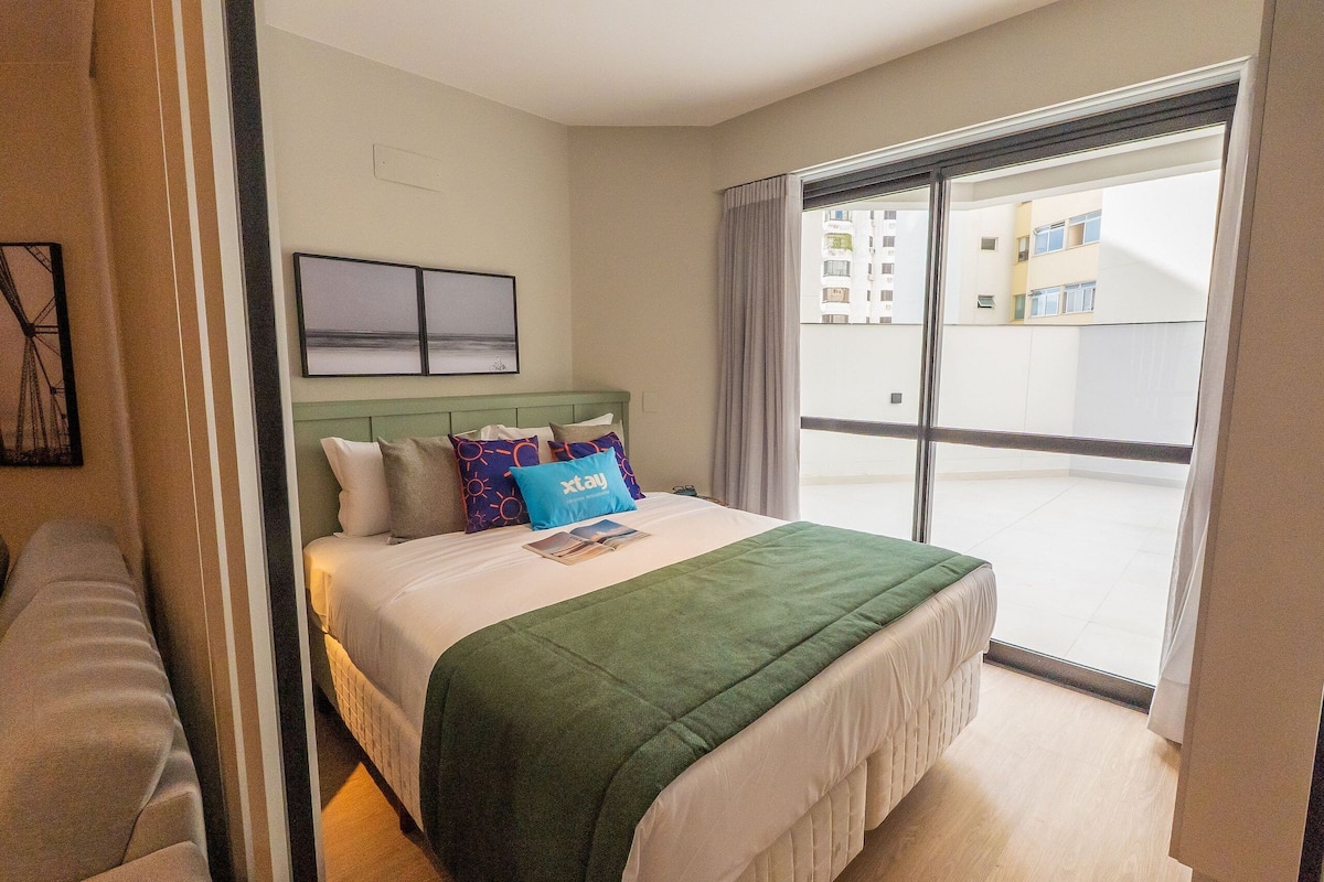 1 bedroom, individually decorated, desk, laptop workspace