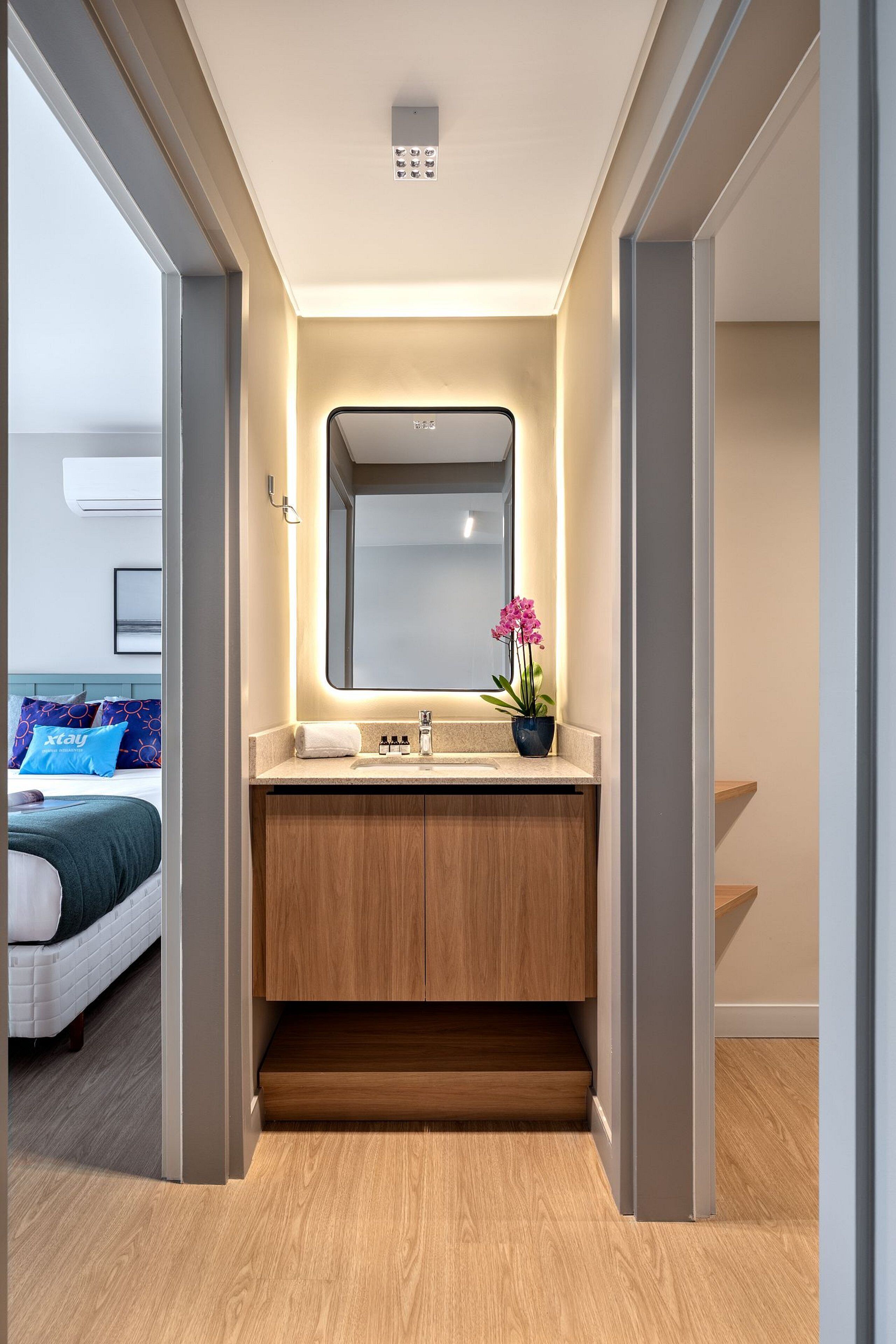 각각 다른 스타일의 인테리어, 책상, 노트북 작업 공간, 무료 WiFi