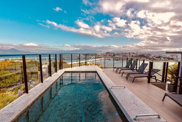 Classic Studio, 1 Queen Bed | Pool