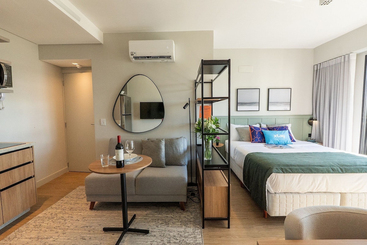 1 bedroom, individually decorated, desk, laptop workspace
