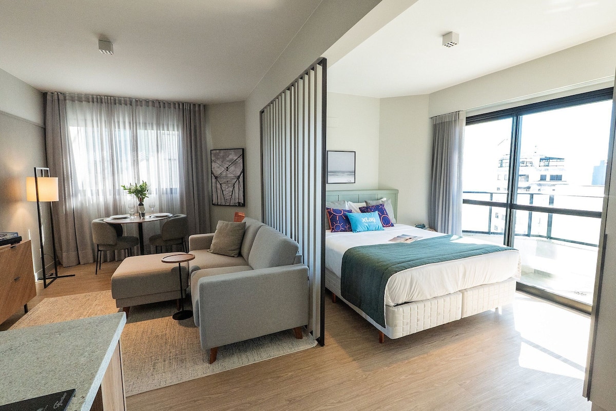 1 bedroom, individually decorated, desk, laptop workspace
