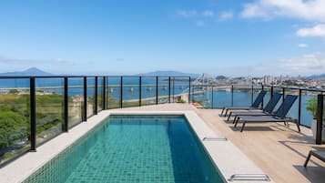 Piscine sur le toit
