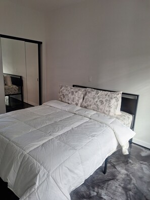 2 bedrooms, iron/ironing board, WiFi, wheelchair access