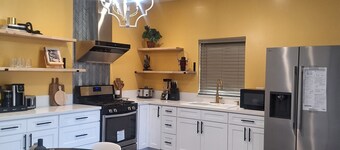 Where are 5 minute drive to azusa Mountain