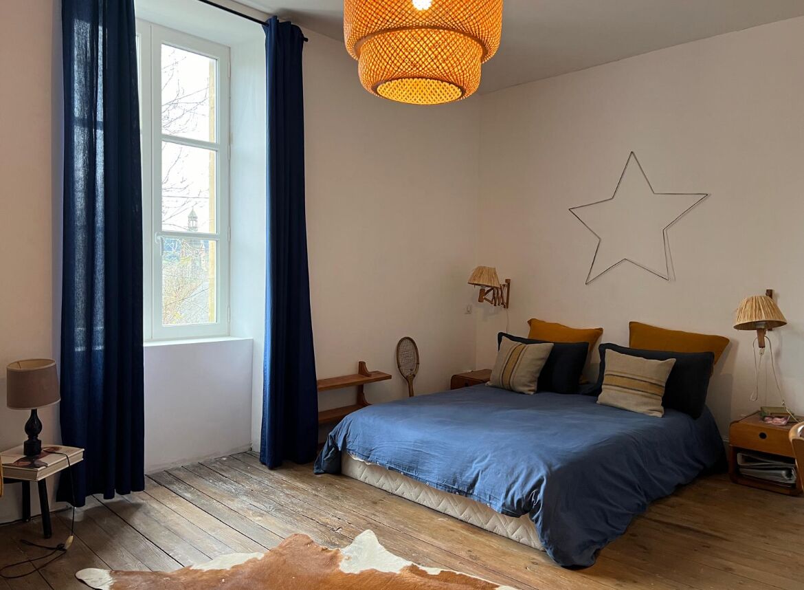 5 habitaciones, tabla de planchar con plancha, wifi y ropa de cama 