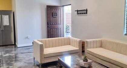 Charming 2-bedroom house with WiFi, AC in Azusa