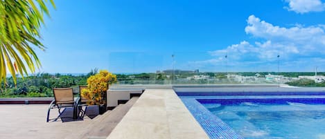 2 piscines extérieures