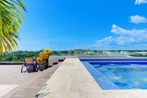 2 piscines extérieures