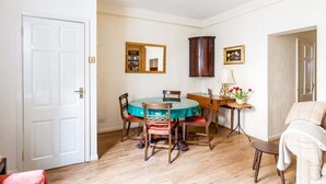 Dining - Cosy Pimlico Retreat (London)