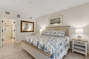 2 bedrooms, desk, iron/ironing board, travel cot - Beachcomber`s Nook~relaxing and serene setting (Fernandina Beach)