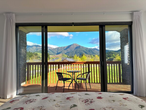 3 bedrooms, iron/ironing board, WiFi, bed sheets - Mountain View Haven - Hanmer Springs Holiday Home (Hanmer Springs)