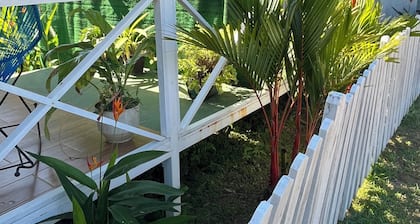 Charming fully furnished loft-style apartment, queen-size bed & air conditioner