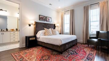 3 bedrooms, desk, iron/ironing board, travel crib