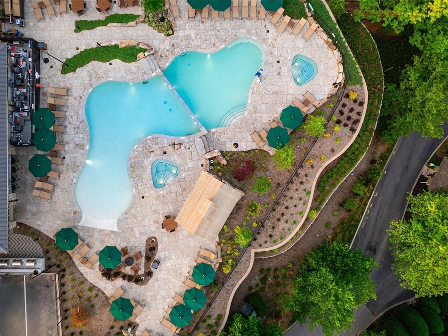 Indoor pool, 3 outdoor pools, pool umbrellas, sun loungers