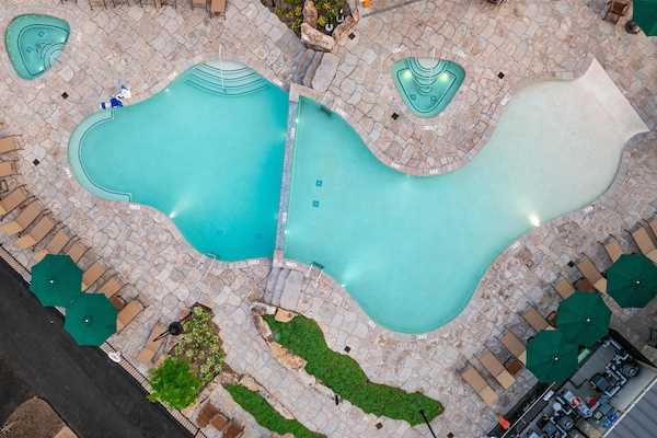 Indoor pool, 3 outdoor pools, pool umbrellas, sun loungers