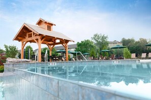 Kolam renang tertutup, 3 kolam renang terbuka, payung kolam