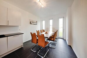Private kitchen - Appartement in Strausberg mit Fruehstueck Inklusive (Strausberg)
