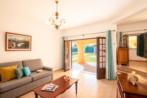 Villa | Living area | DVD player - Villa Ushuaia With 3 Bedrooms (Albufeira)