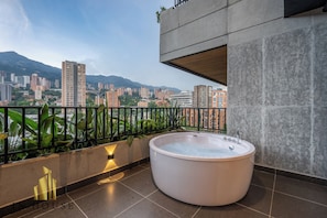 Bain à remous extérieur