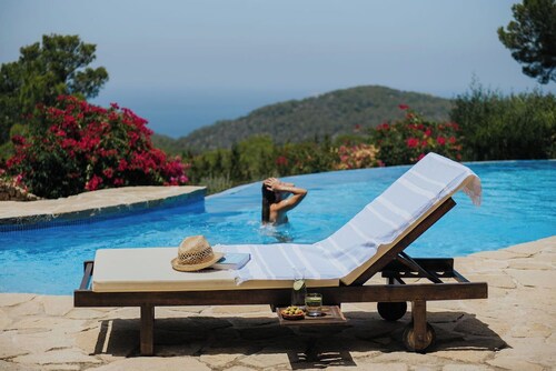 Traditionelle Finca mit Sonnenuntergang, Infinity-Pool & Privatsphäre