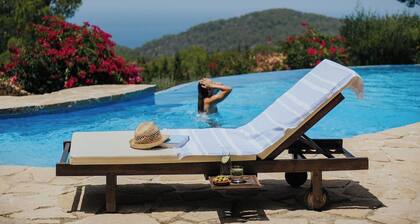 Traditionelle Finca mit Sonnenuntergang, Infinity-Pool & Privatsphäre