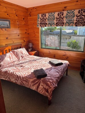 3 bedrooms, bed sheets