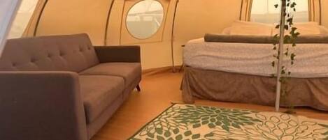 1 bedroom, bed sheets