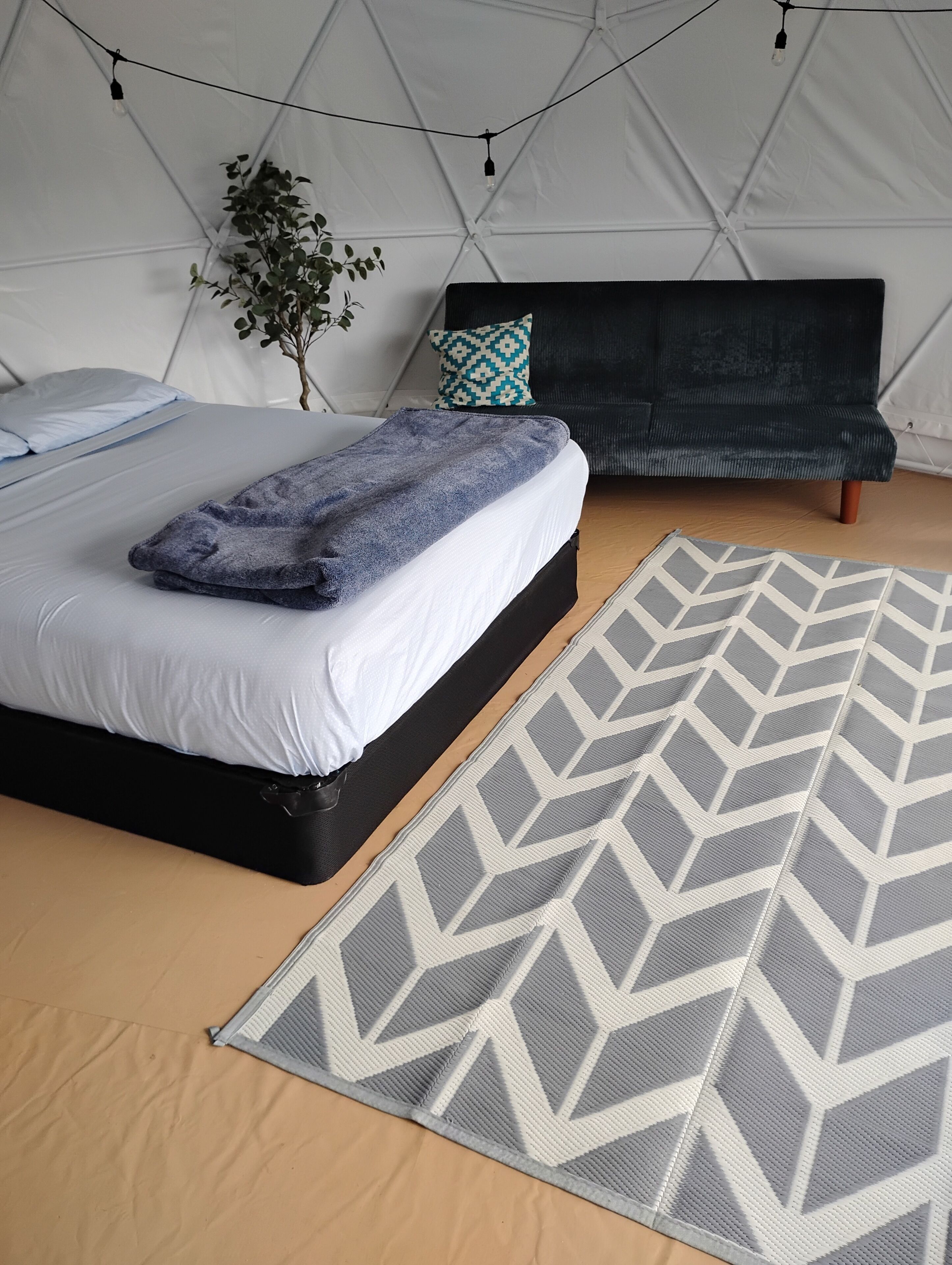 1 bedroom, bed sheets