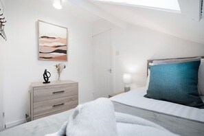 4 bedrooms, internet, bed sheets