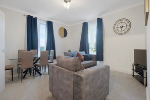 TV - New! 4BR in Spencer Street (Tyne and Wear)