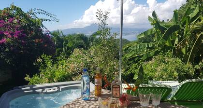 CocoK'BanaLodge, vue mer, montagne, jacuzzi / Les 3 Ilets