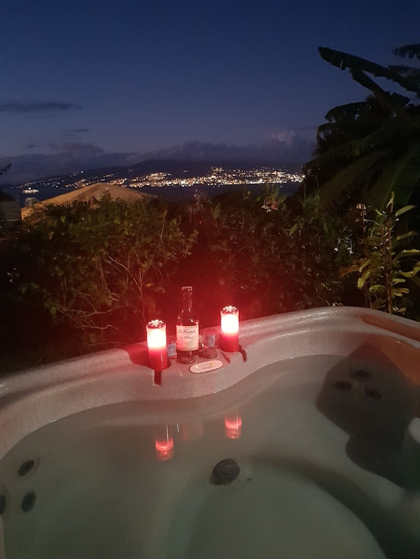 Bain à remous extérieur