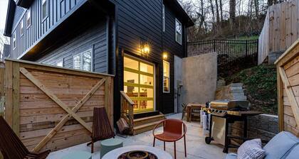 Sunshine on Hedgewood, 4 bedrooms 3 and a half baths. Minutes from Downtown