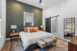 Iron/ironing board, travel crib, WiFi, bed sheets - New 4BR Family Getaway | Minutes to City (Chattanooga)