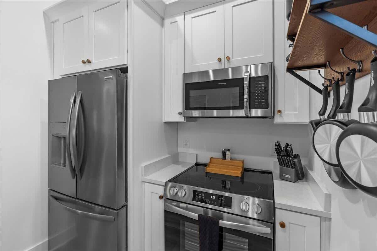 冰箱、微波炉、烤箱、炉灶